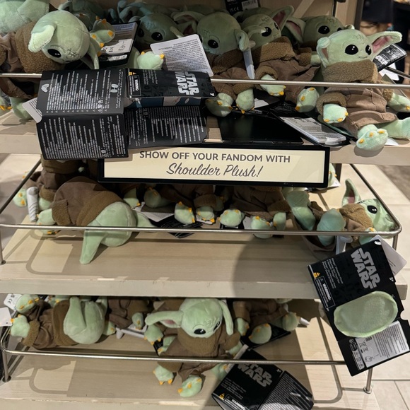 NWT DISNEY Parks Star Wars Grogu Magnetic Shoulder Plush - Picture 8 of 9